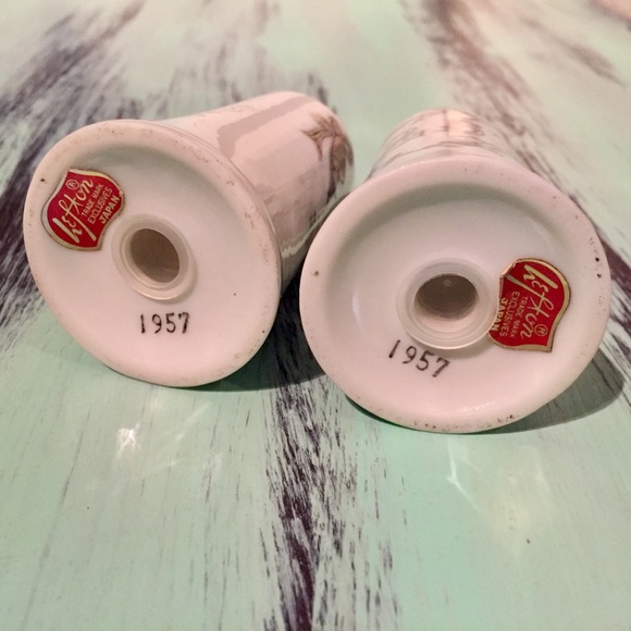 1957 VINTAGE S&P Shakers - Picture 2 of 6